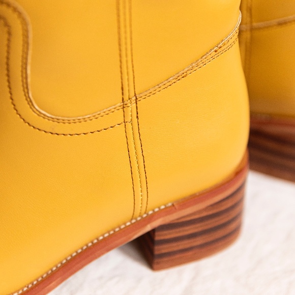 Banana Yellow/Tan Campus Style Boots Size 6.5 NWOB - Vegan Leather Knee-high ๐ข - Picture 9 of 13